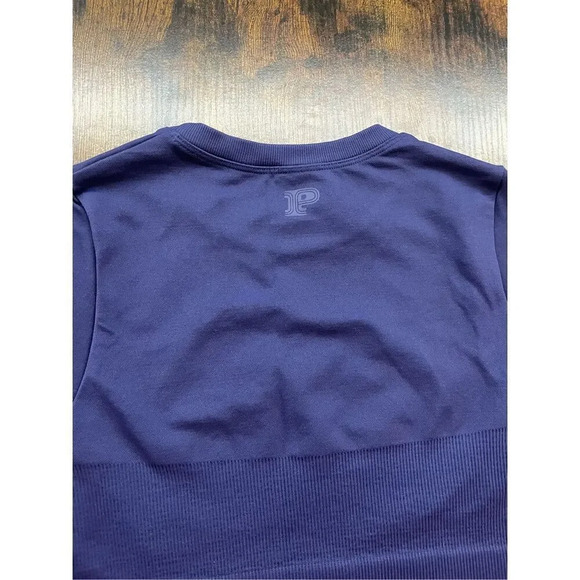 PINK SEAMLESS LONG-SLEEVE CROP TOP Size XS - Picture 12 of 13